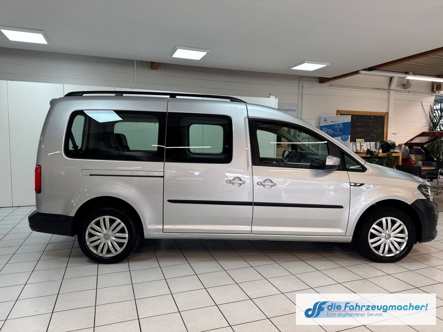 Fahrzeugabbildung Volkswagen Caddy Maxi Trendline BMT AHK Navi Mehrzonenklima