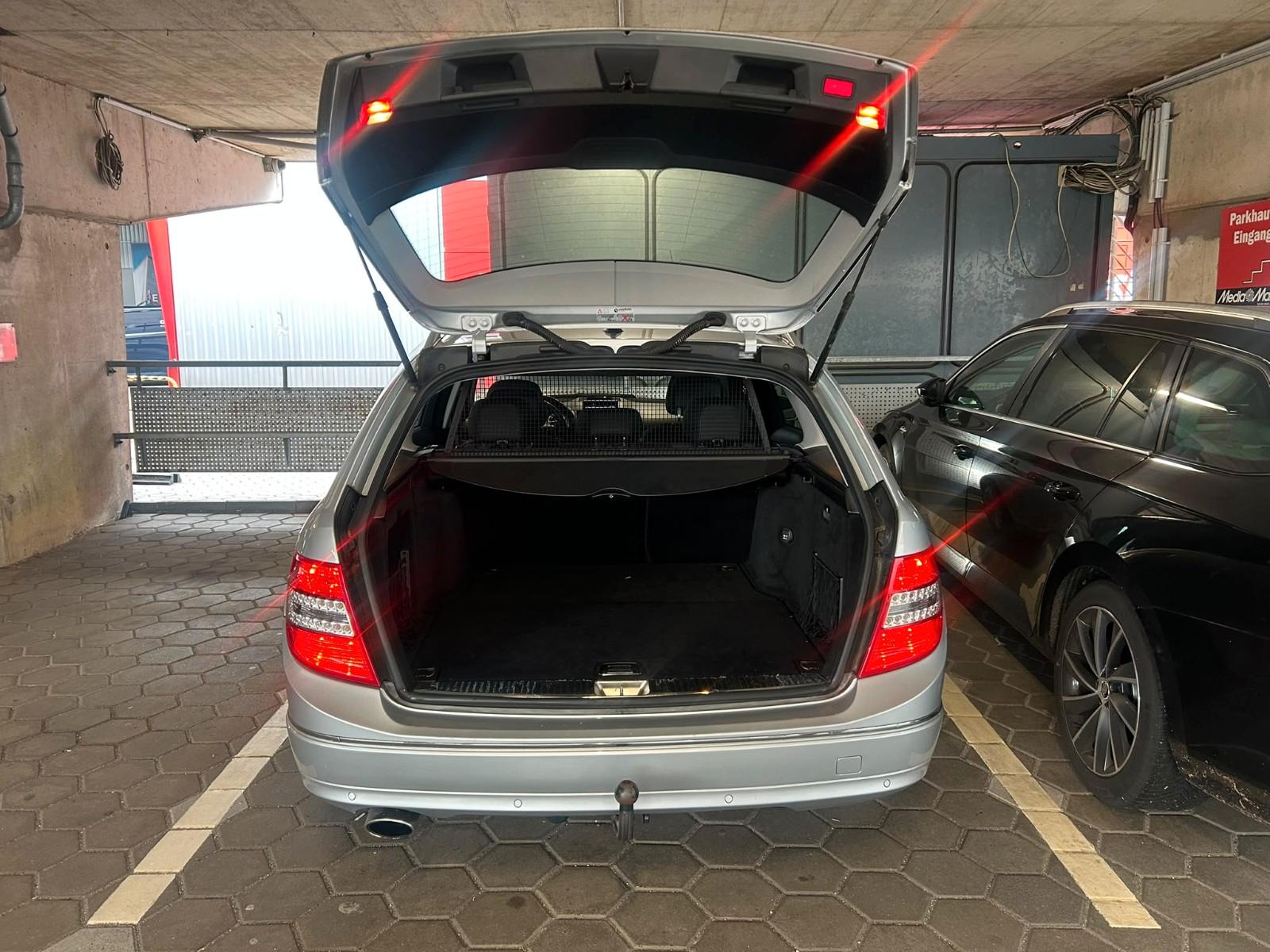 Mercedes-Benz C250 2011 — interior