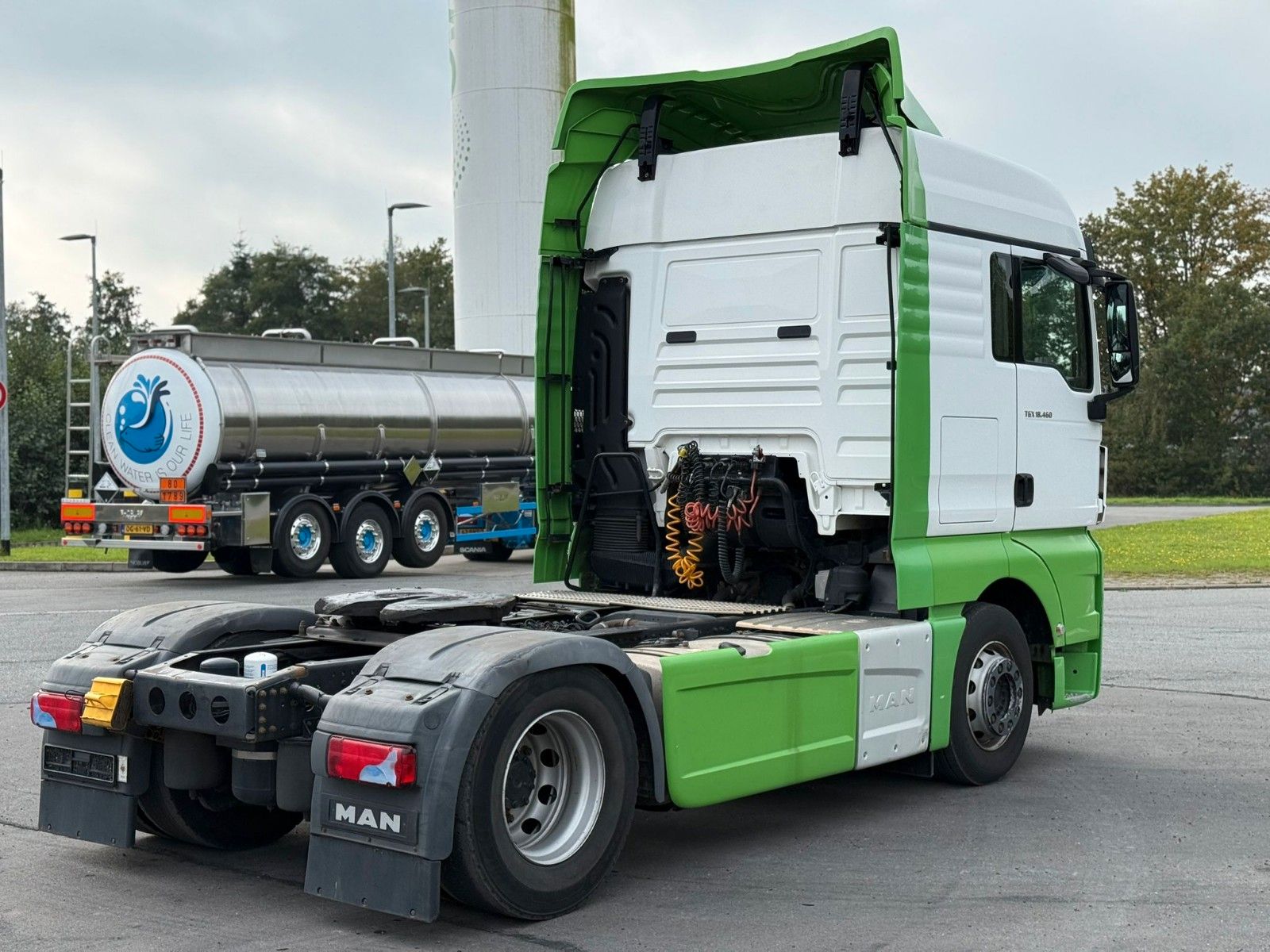 Fahrzeugabbildung MAN TGX 18.460 4x2 Retarder 2x Tank