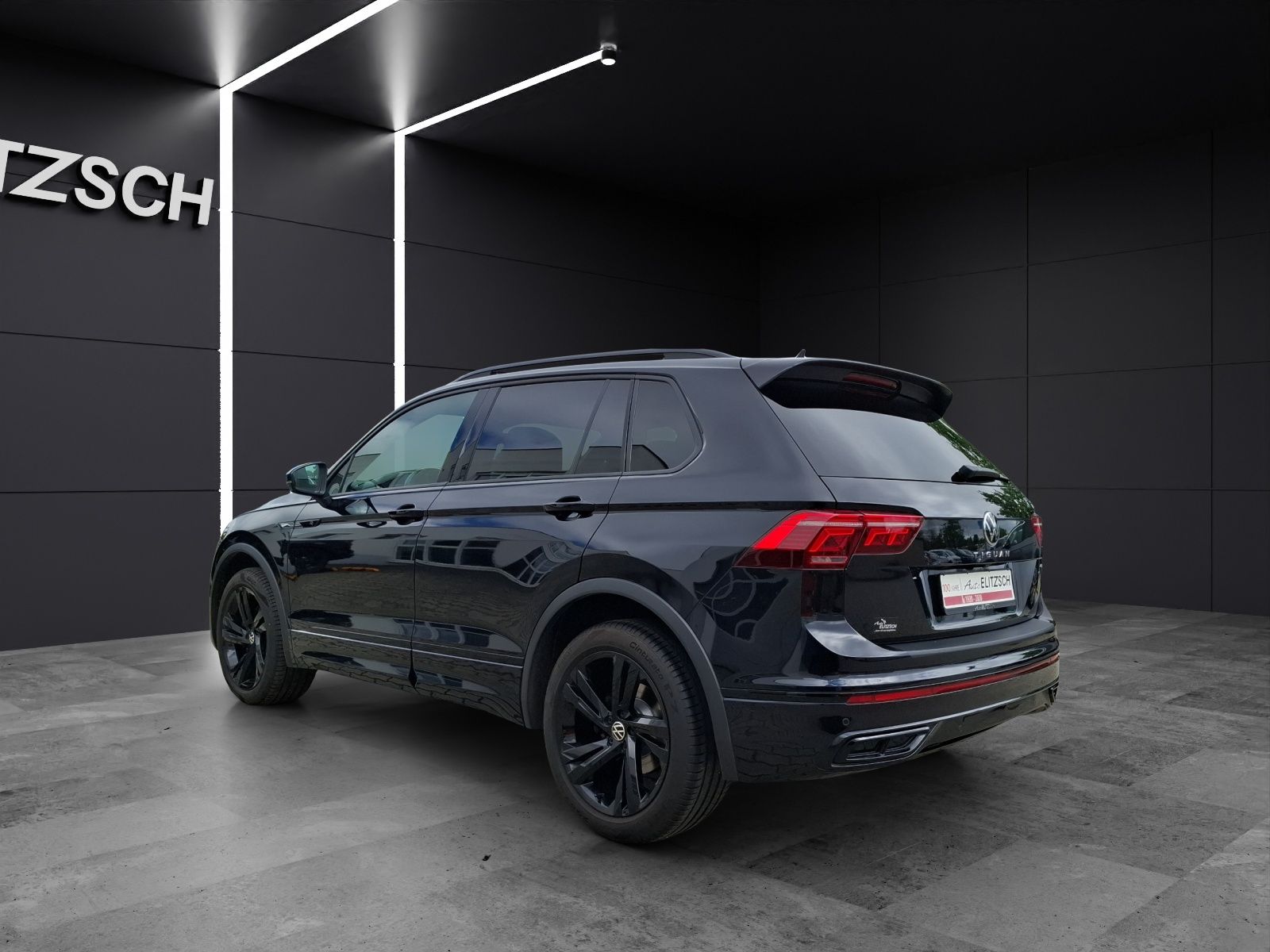 Fahrzeugabbildung Volkswagen Tiguan TDI R-Line DSG 4M Matrix AHK Navi AID ACC