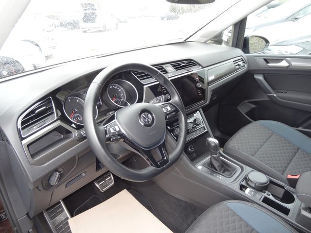 Fahrzeugabbildung Volkswagen Touran IQ.DRIVE/DSG/AHK/7-Sitzer/41.500Km/Kamera