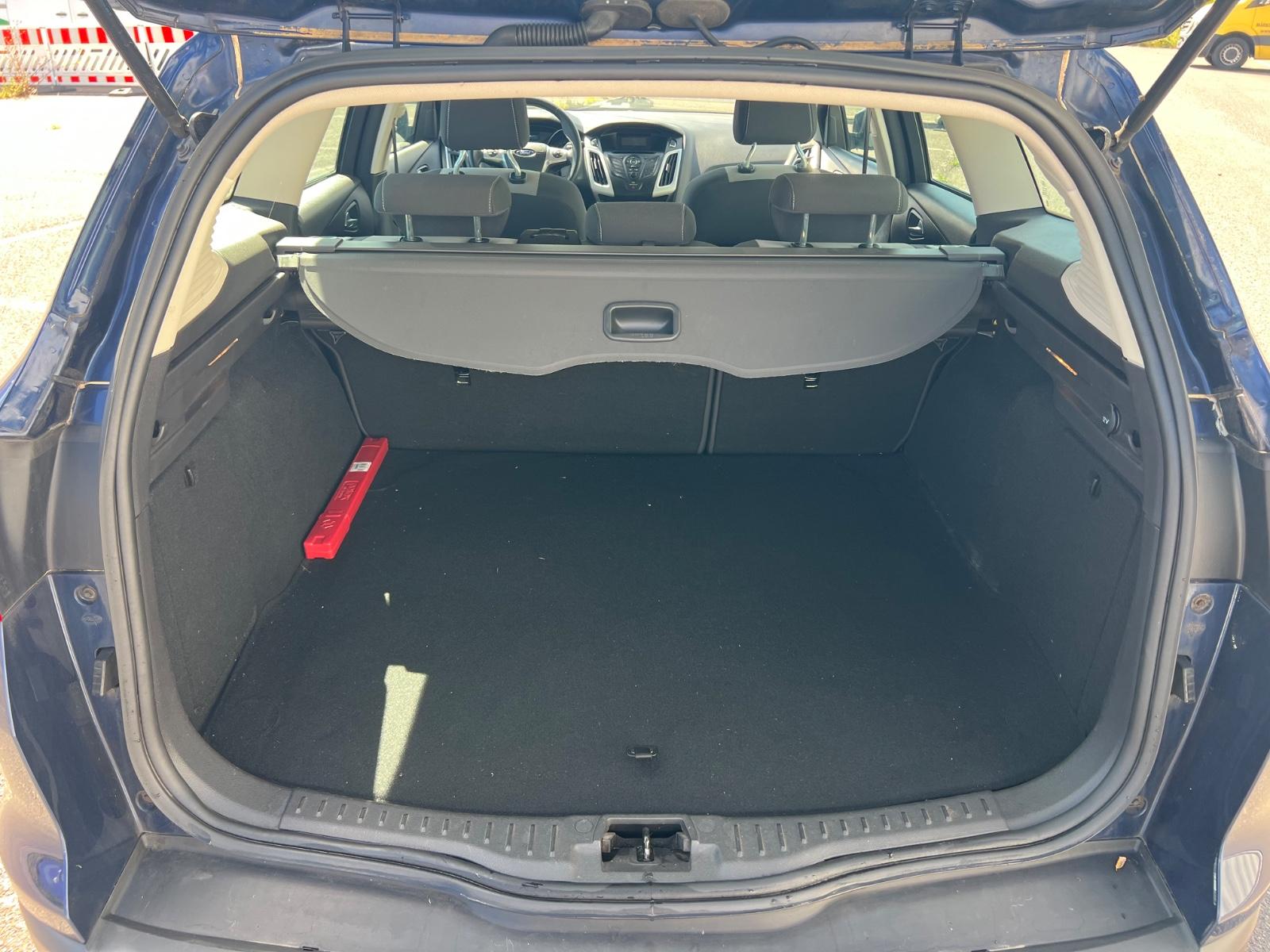 Ford Focus 2012 — photo 14