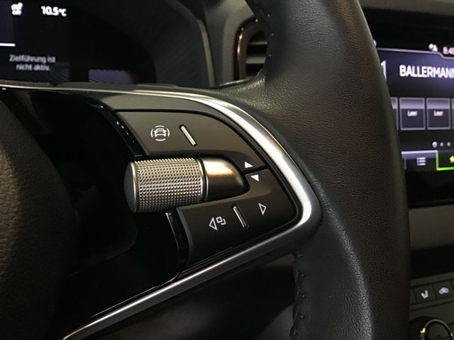 Fahrzeugabbildung Skoda Karoq Selection 1.5 TSI/DSG/ACC/SHZ/SmartLink