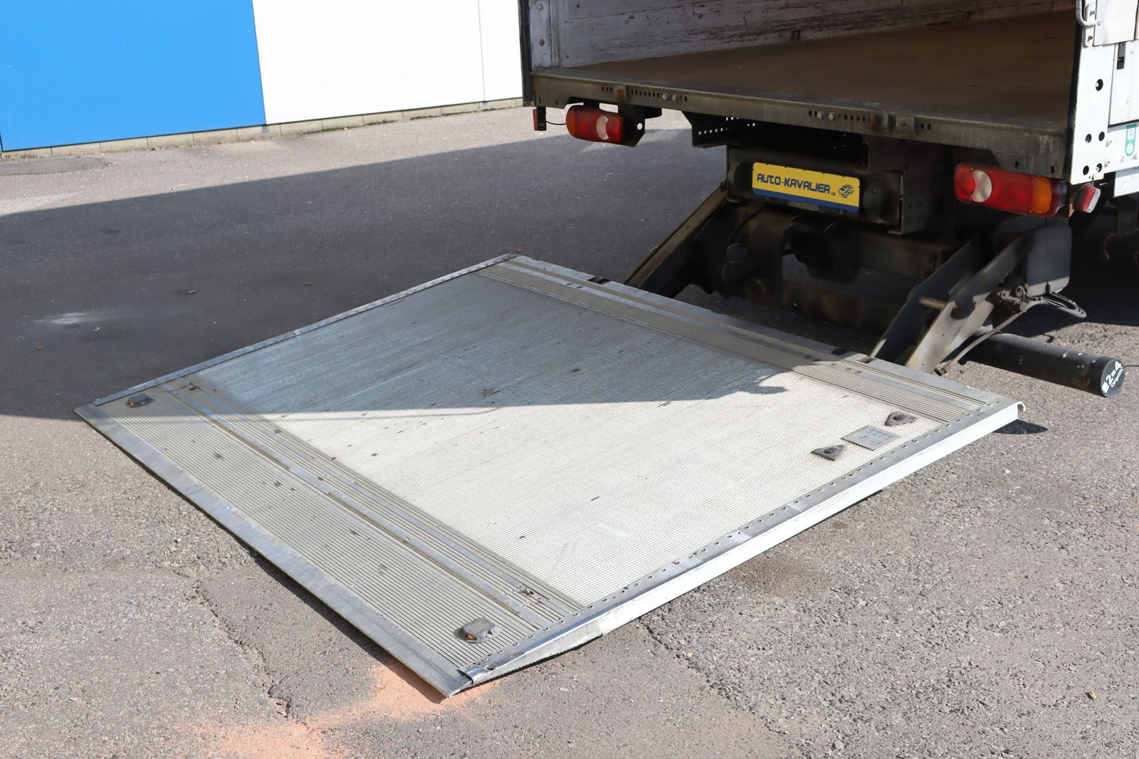 Fahrzeugabbildung Mitsubishi Fuso Canter Duohic 7L15 Plane Ladebordwand