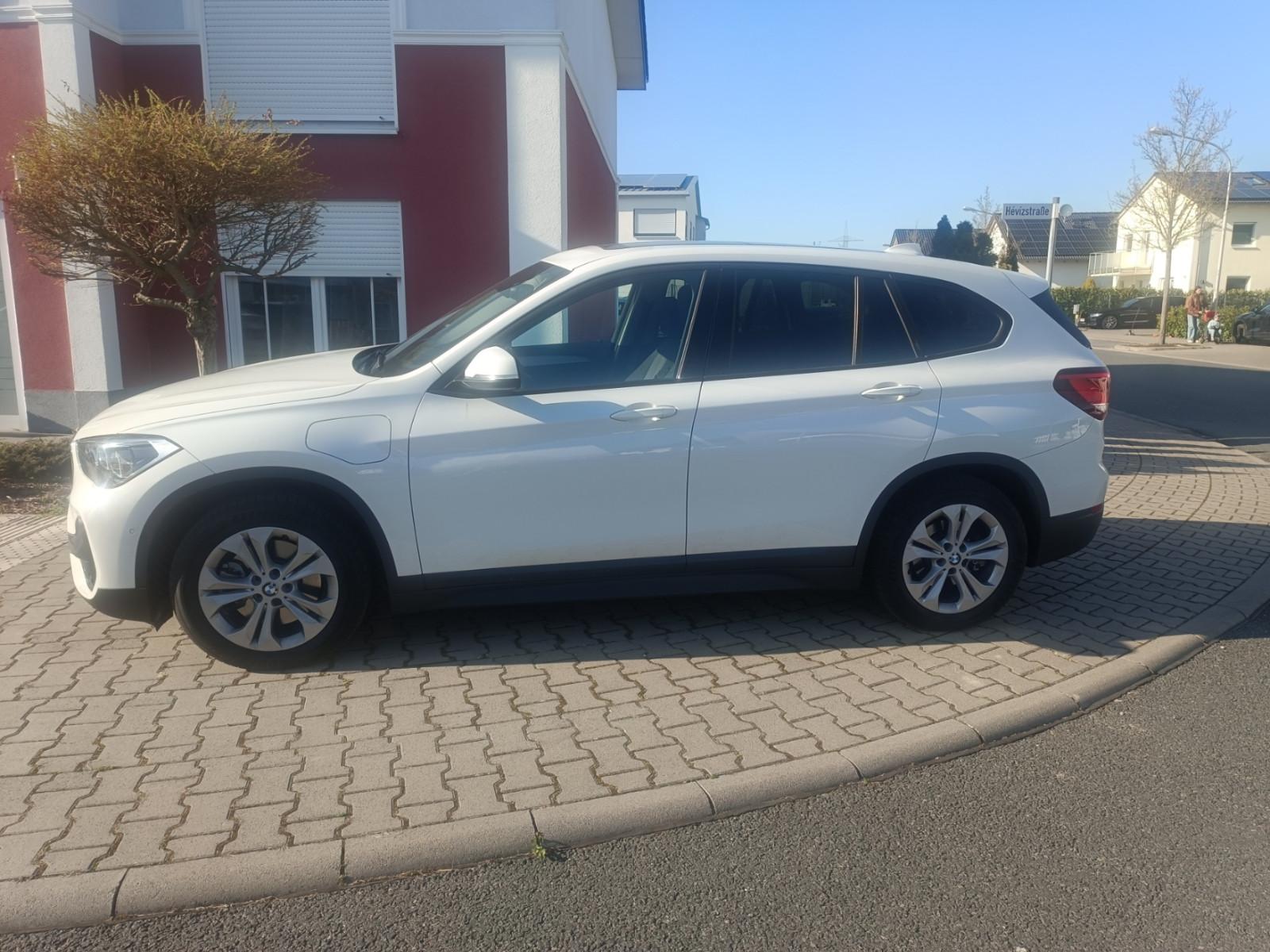 BMW X1 xDrive 25 e Advantage Head up Kamera Pano.