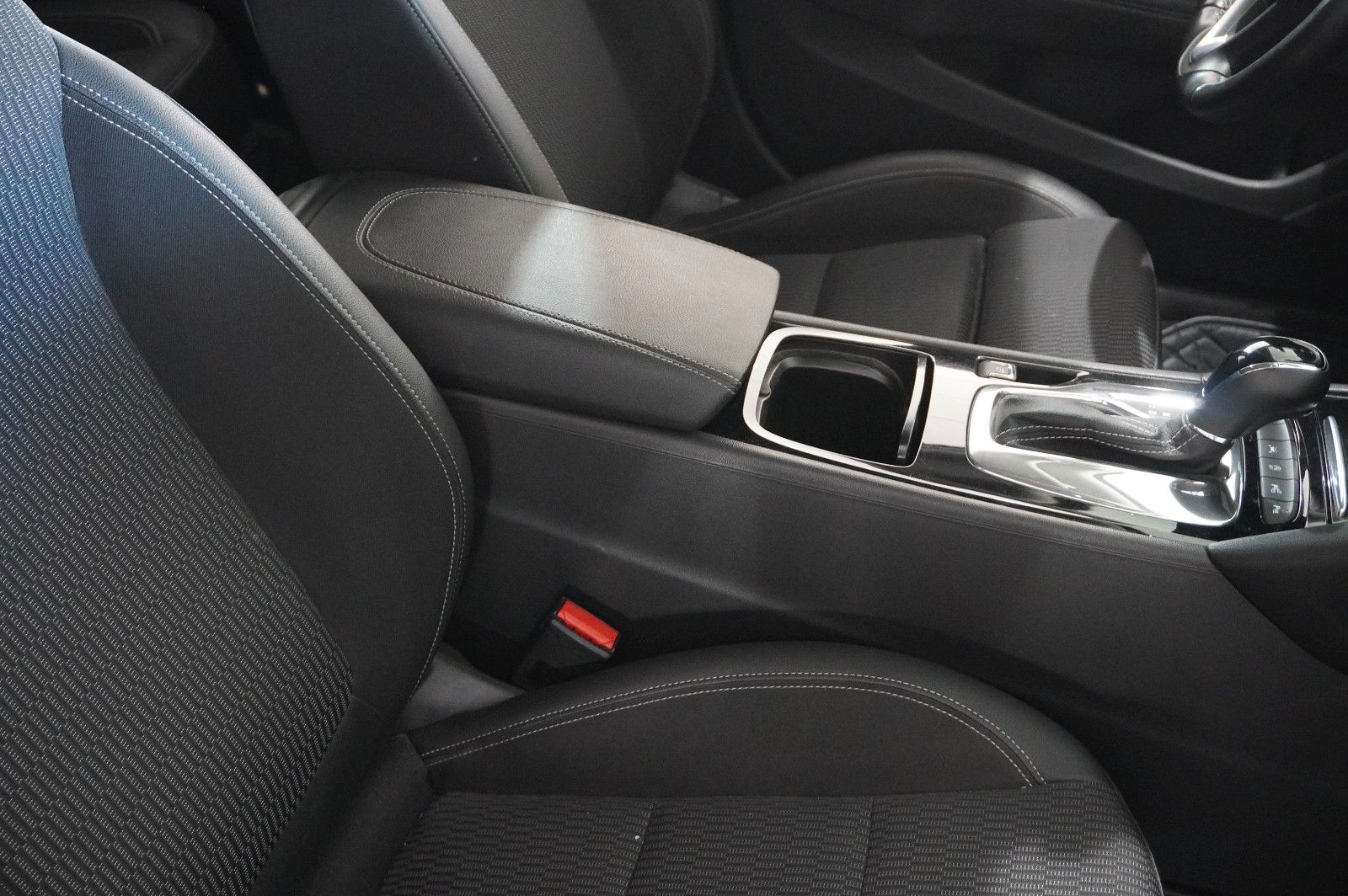 Fahrzeugabbildung Opel Insignia B ST 1.5T DYNAMIC NAVI/MATRIX/KAMERA/SH