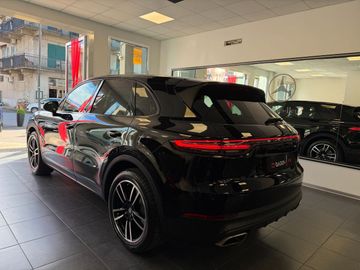 Porsche Cayenne - 4