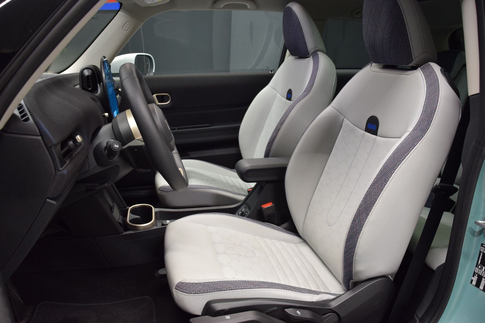 Fahrzeugabbildung MINI Cooper C Classic Trim Paket-M Pano HuD Kamera