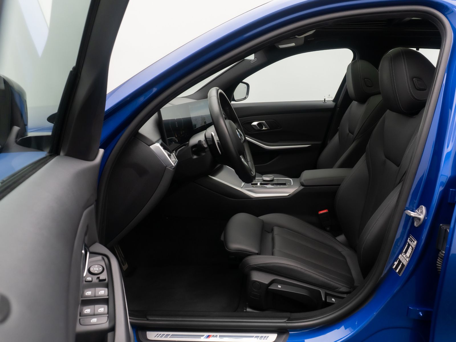 Fahrzeugabbildung BMW 320i M Sport DAB Kamera AHK Panorama HUD 19Zoll