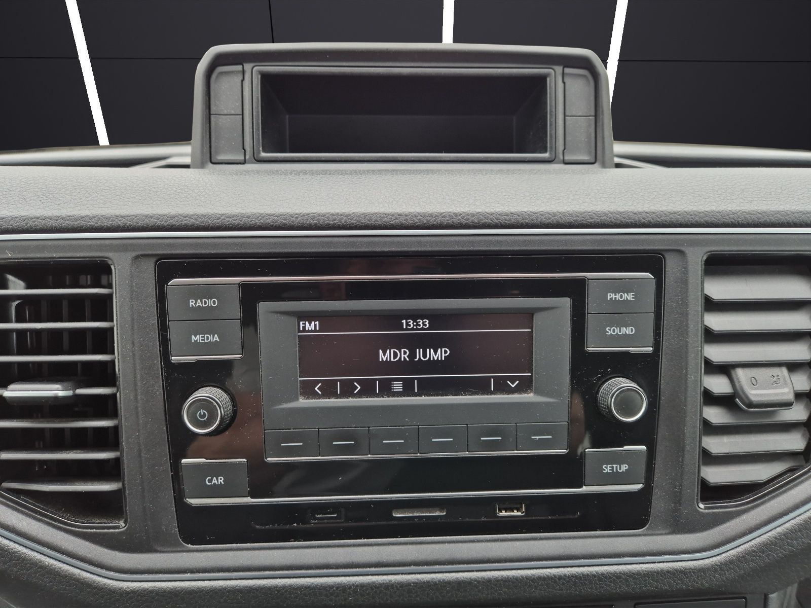 Fahrzeugabbildung Volkswagen Crafter 35 MR HD 4Mo 9-Si Rollstuhllift Trittstu