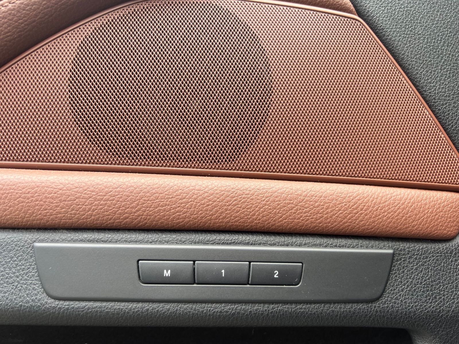 Fahrzeugabbildung BMW 530 d Lim. xDrive *HEAD-UP*LEDER-BRAUN*MEMORY*
