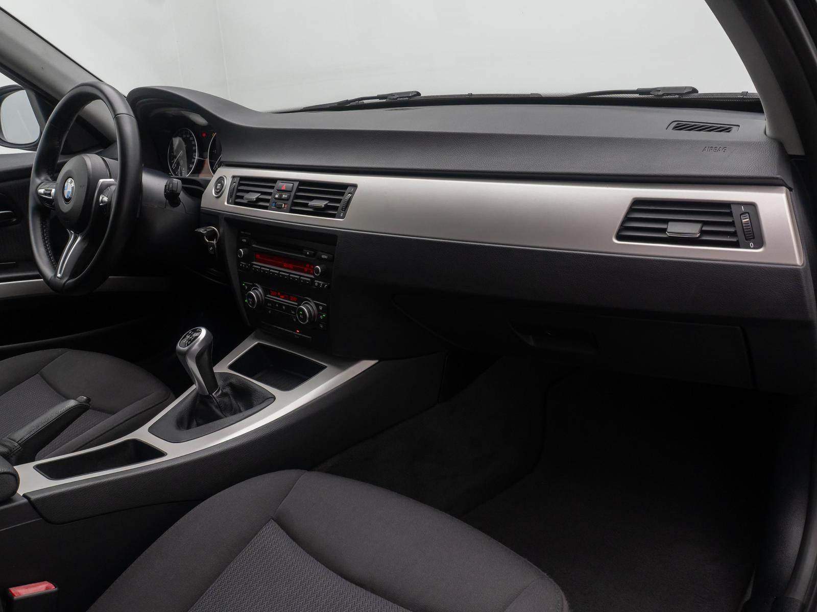 BMW 318 2012 — photo 23