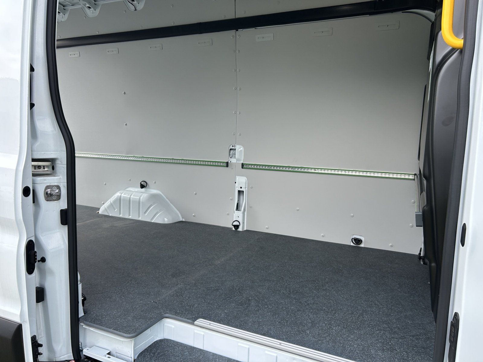 Fahrzeugabbildung Ford Transit Kasten Trend 350L4 GJR Tech. 6 Ausbau