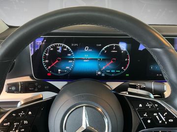 Mercedes E 220 - 12
