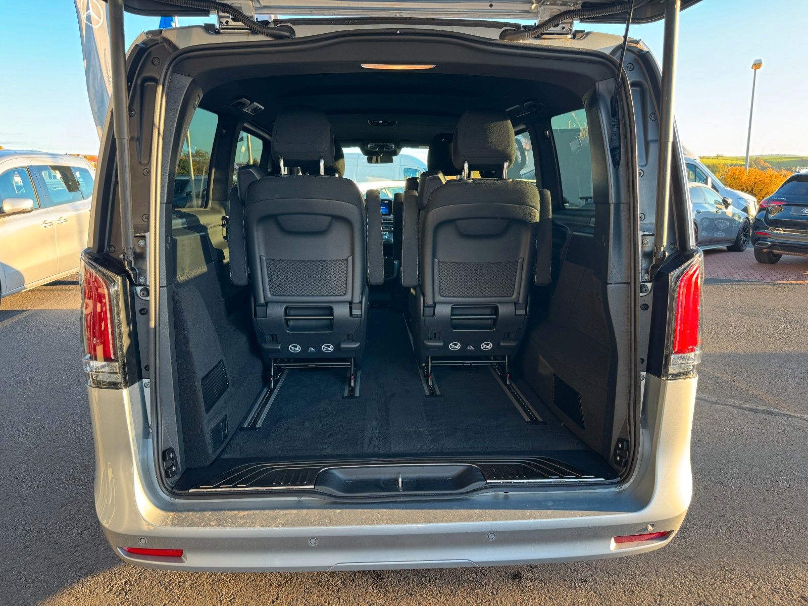 Fahrzeugabbildung Mercedes-Benz V 250 d STYLE DISTRONIC MULTIBEAM elektr Türen