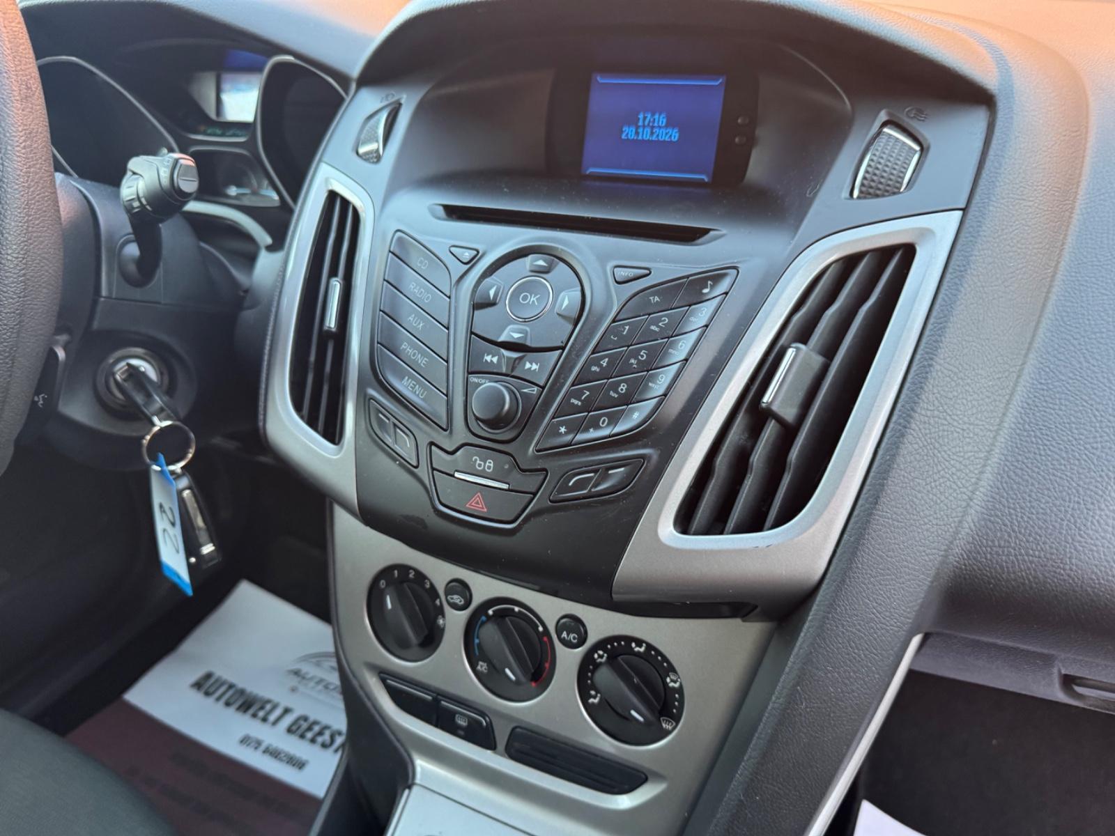 Ford Focus 2012 — photo 30