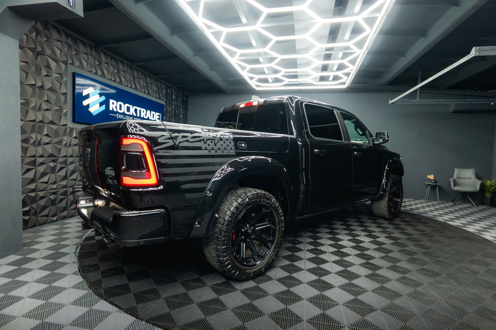 Fahrzeugabbildung Dodge RAM 5.7 V8 HEMI 4x4 NIGHT LARAMIE *Pano*RAMBOX*