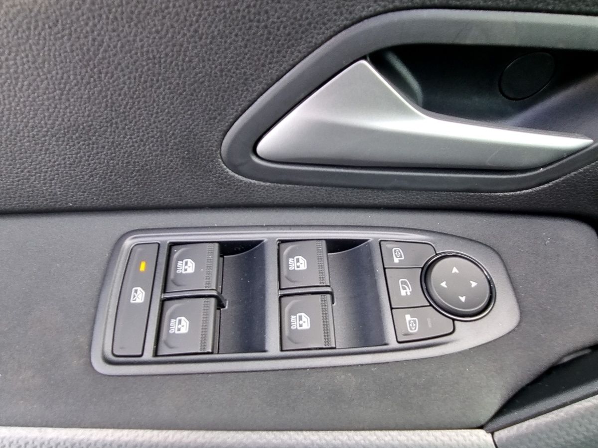 Fahrzeugabbildung Dacia Duster Journey hybrid 155