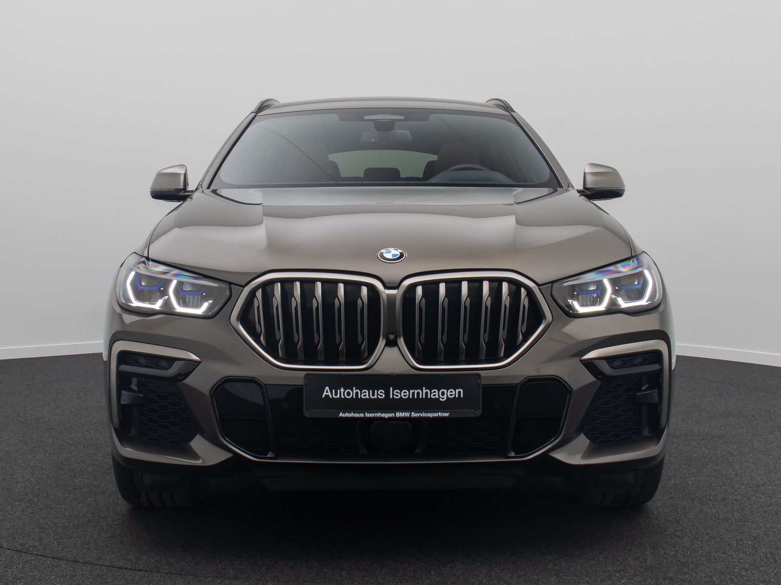 Fahrzeugabbildung BMW X6 M50i 360° HUD Belüftung Panorama Individual