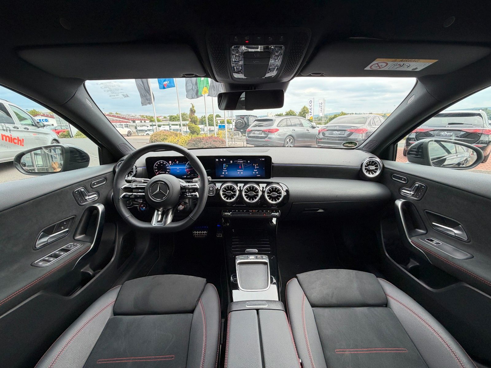 Fahrzeugabbildung Mercedes-Benz A 35 AMG 4Matic+Aero+StandH+360+MultiB+Memory