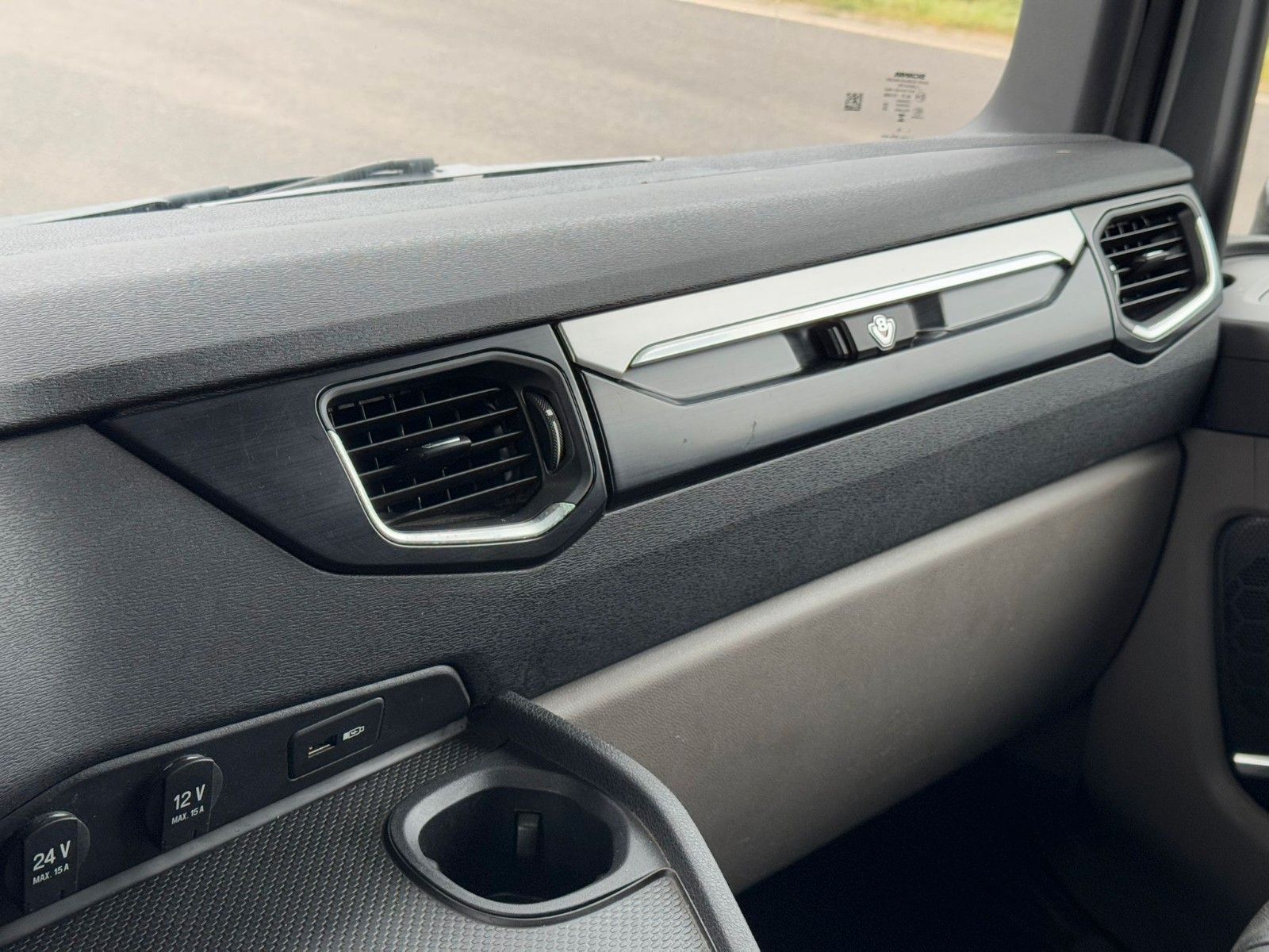 Fahrzeugabbildung Scania R580 V8 HMF 3220-K4 Kran Funk 66 t