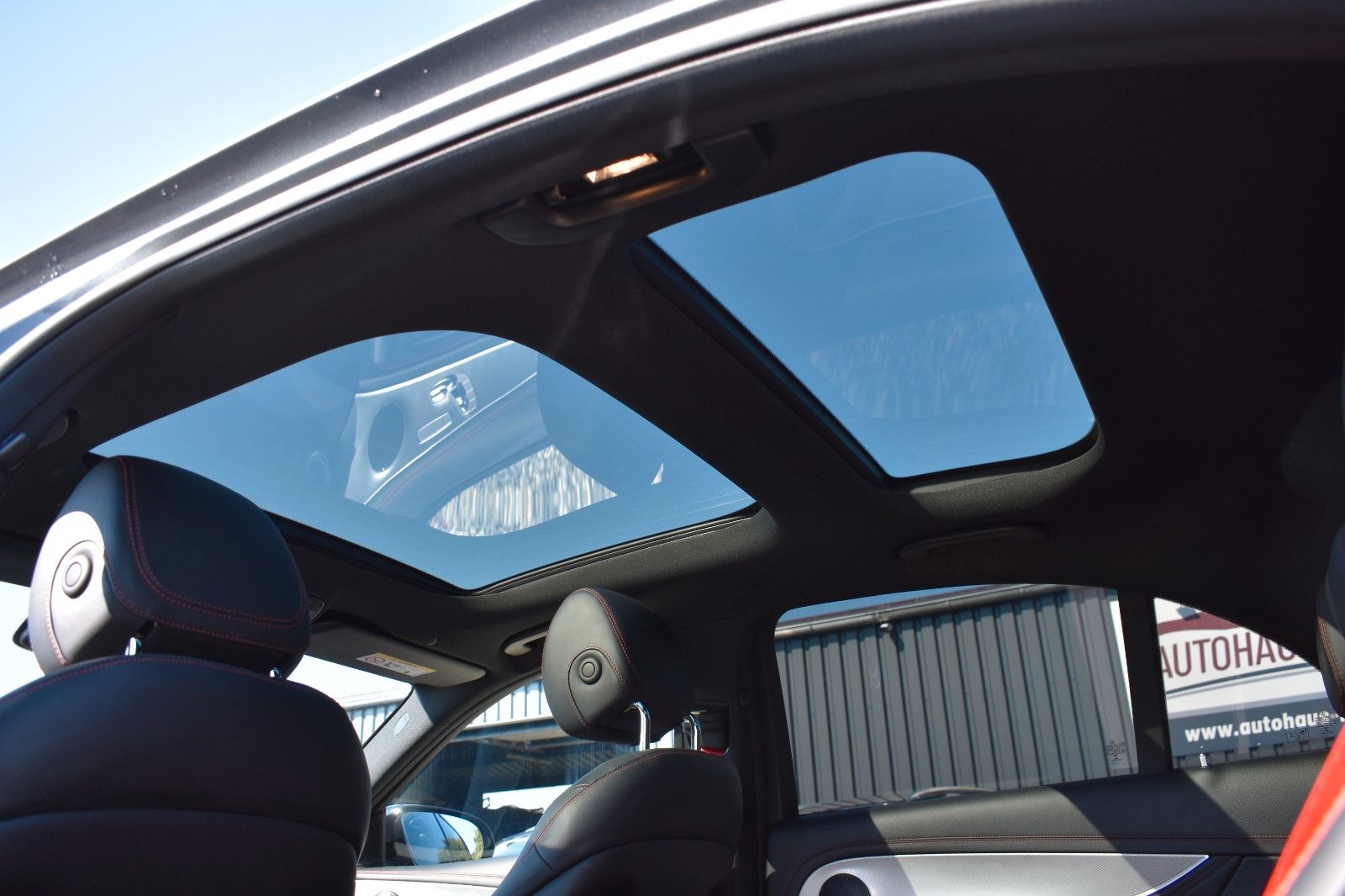 Fahrzeugabbildung Mercedes-Benz E 43 AMG Lim. 4Matic Nightp HUD Multibeam Panora