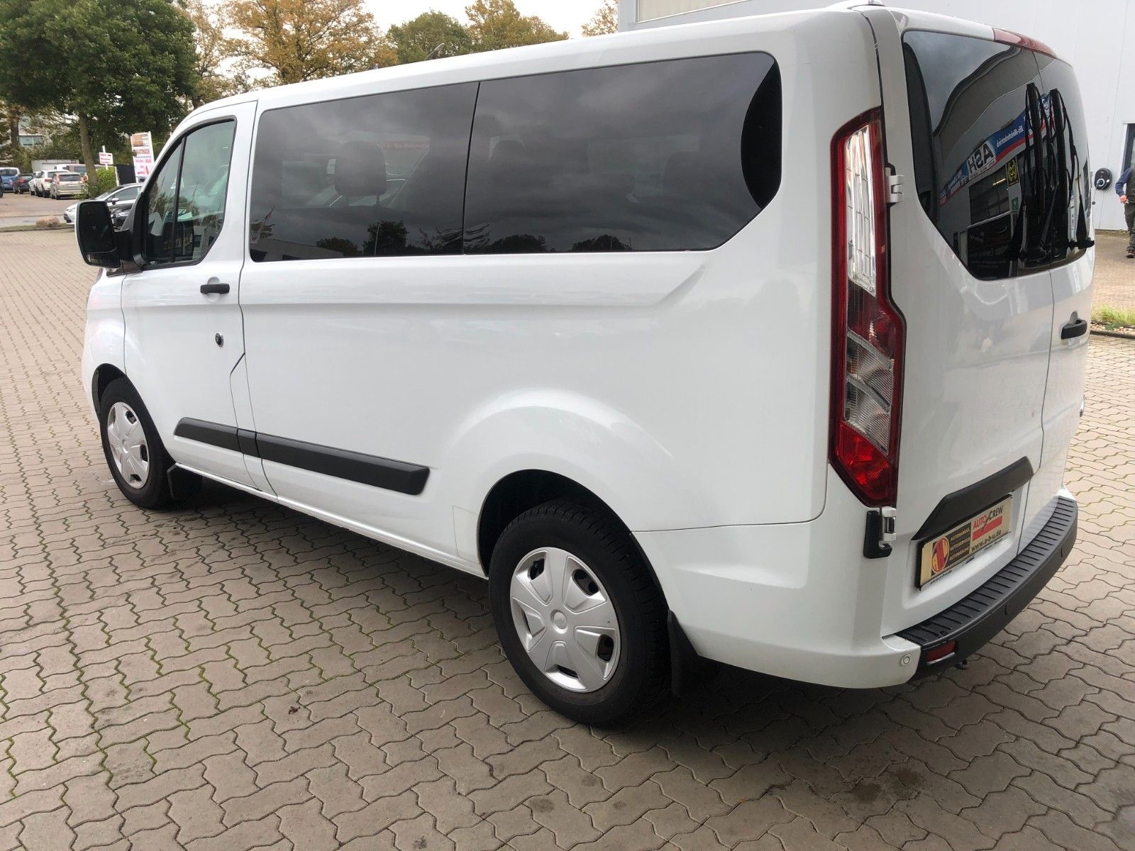 Fahrzeugabbildung Ford Tourneo Custom Kombi Trend 9 Sitzer/wenig KM