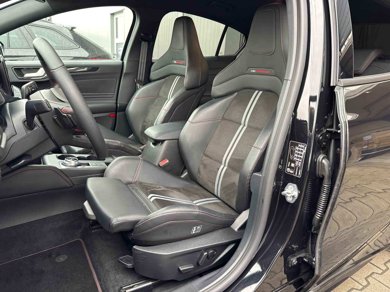 Fahrzeugabbildung Ford Focus 2.3 EB Aut. ST X NAV+LED+HUD+BANG&OLUFSEN