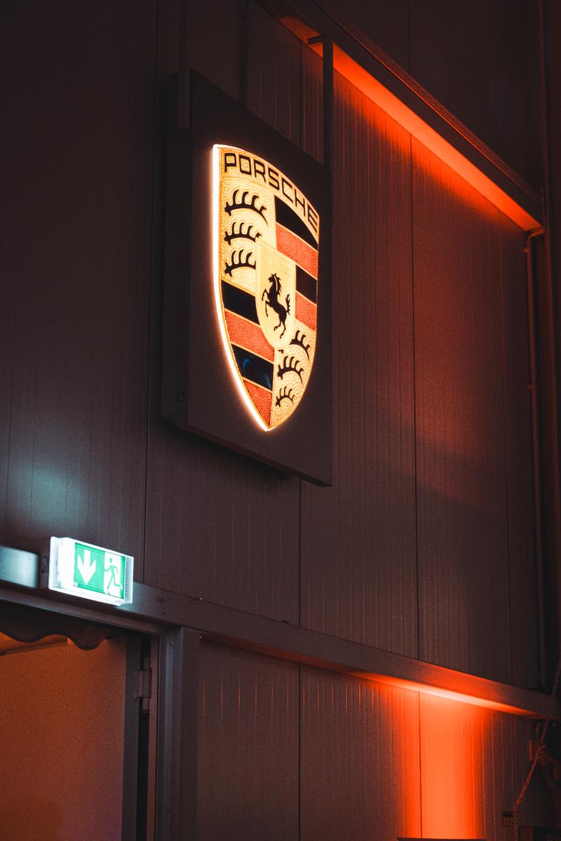 showroom-image-top