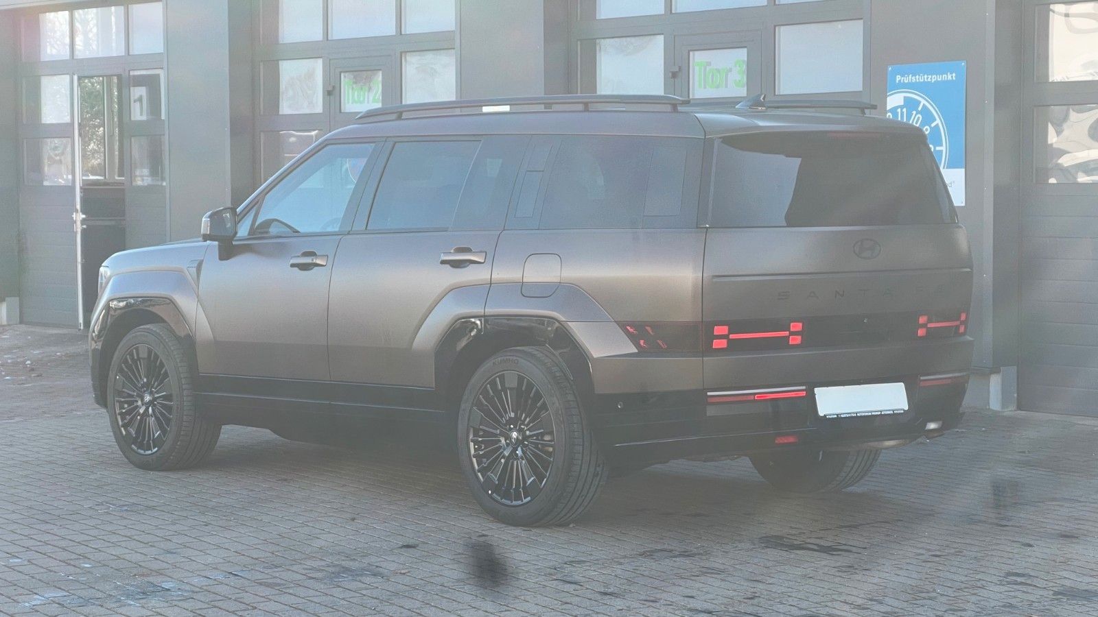 Fahrzeugabbildung Hyundai SANTA FE 1.6T-GDI HEV Blackline *Standhzg*AHK*