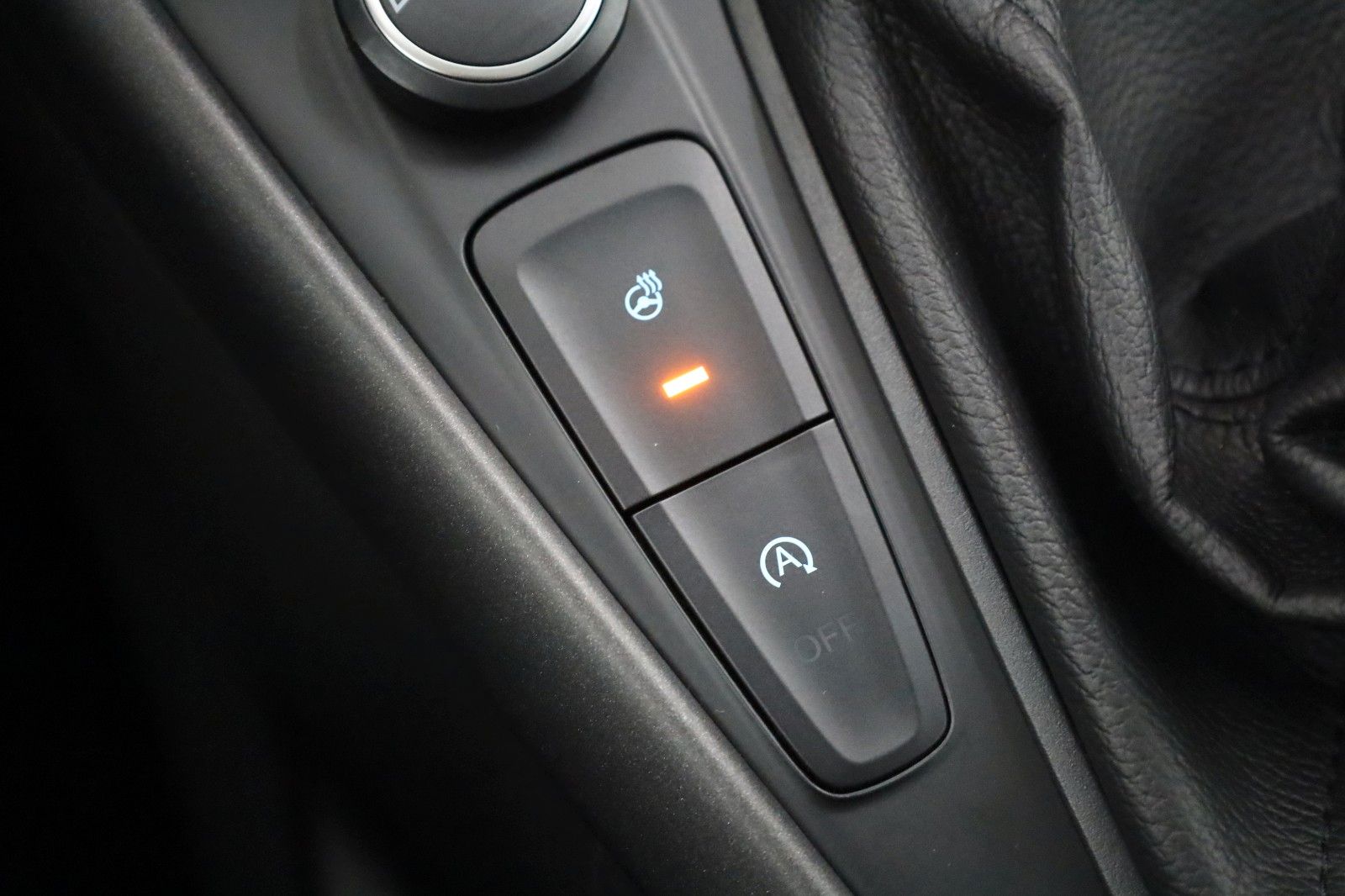 Fahrzeugabbildung Ford Focus Lim. Business,Tempomat,PDC,Navi,SH,SR+WR