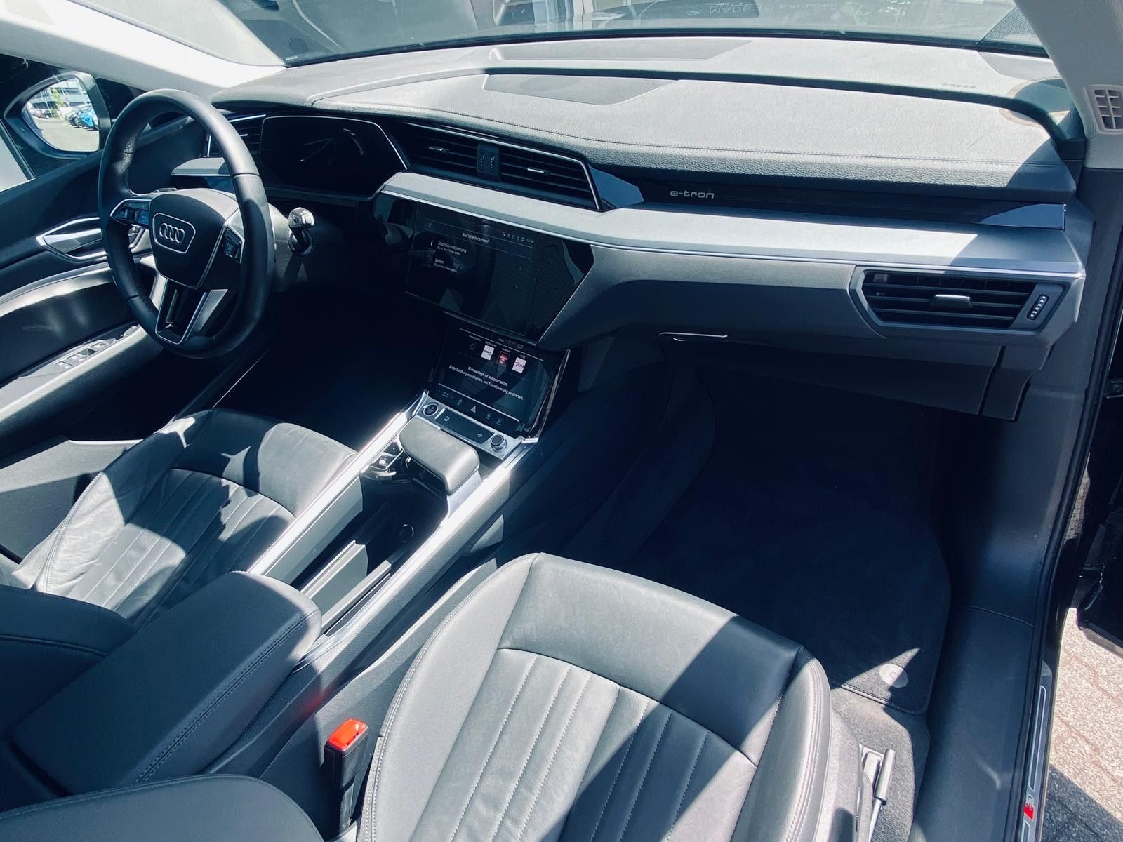 Fahrzeugabbildung Audi e-tron 55 Quat S LINE LUFT+LED+NAVI+SHZ+KAM+B&O+