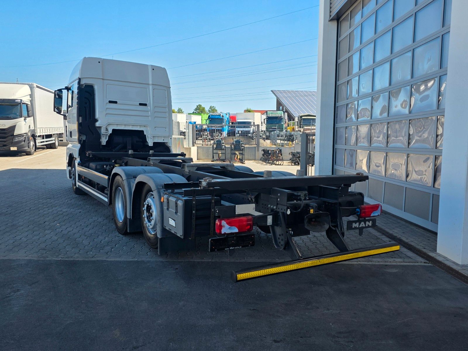 Fahrzeugabbildung MAN TGX 26.360 6x2-2 LL BDF Fahrschule 5 Sitze AHK