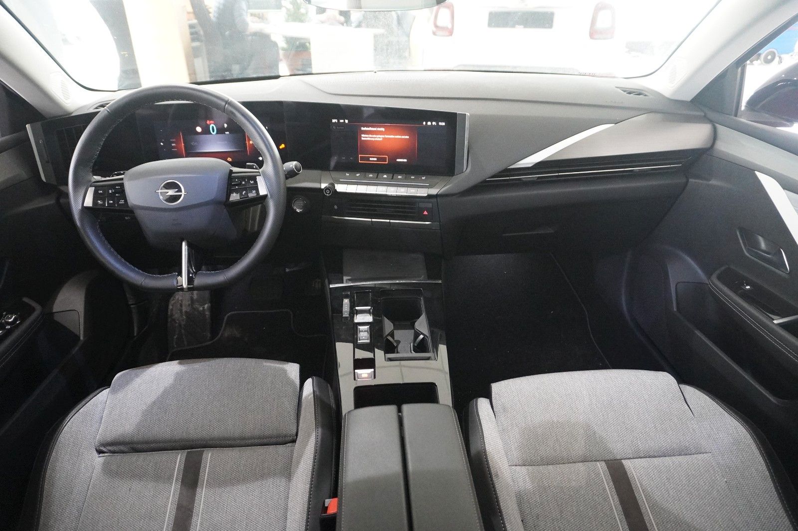 Fahrzeugabbildung Opel Astra L Lim. 1.6 HYBRID ELEGANCE NAVI/LED/KAMERA