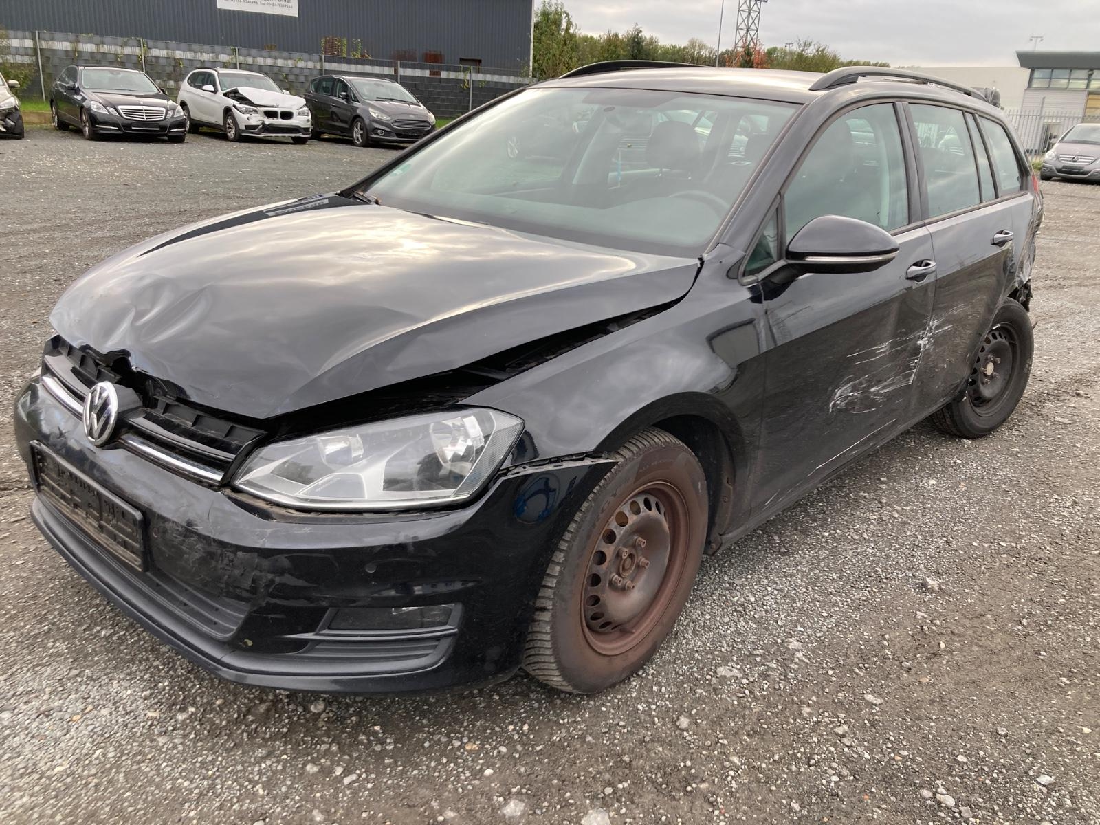 Volkswagen Golf 2014 — салон