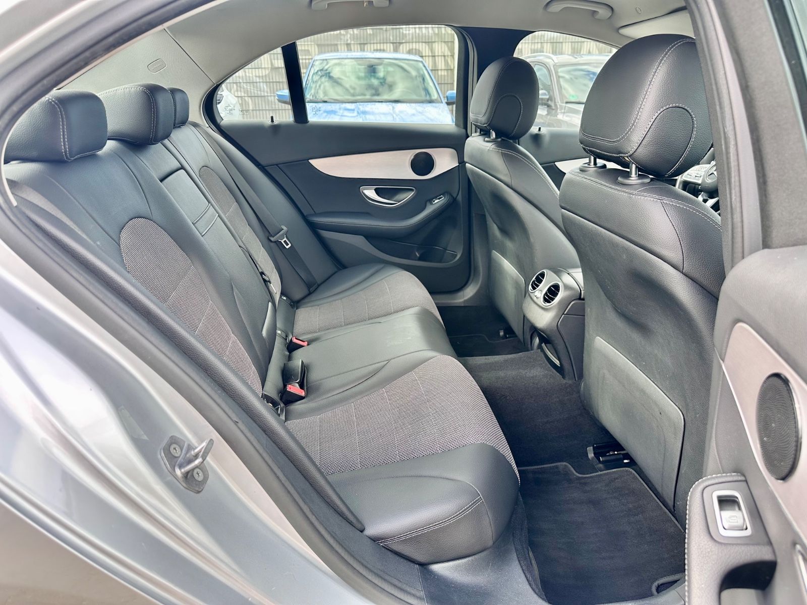 Fahrzeugabbildung Mercedes-Benz C 220 d AVANTGARDE BUSINESS*KAMERA+HEAD-UP*
