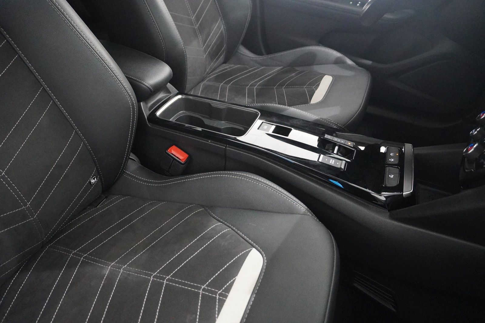 Fahrzeugabbildung Opel Mokka-e ULTIMATE 1-PHASIG NAVI/LED/KAMERA/DAB+