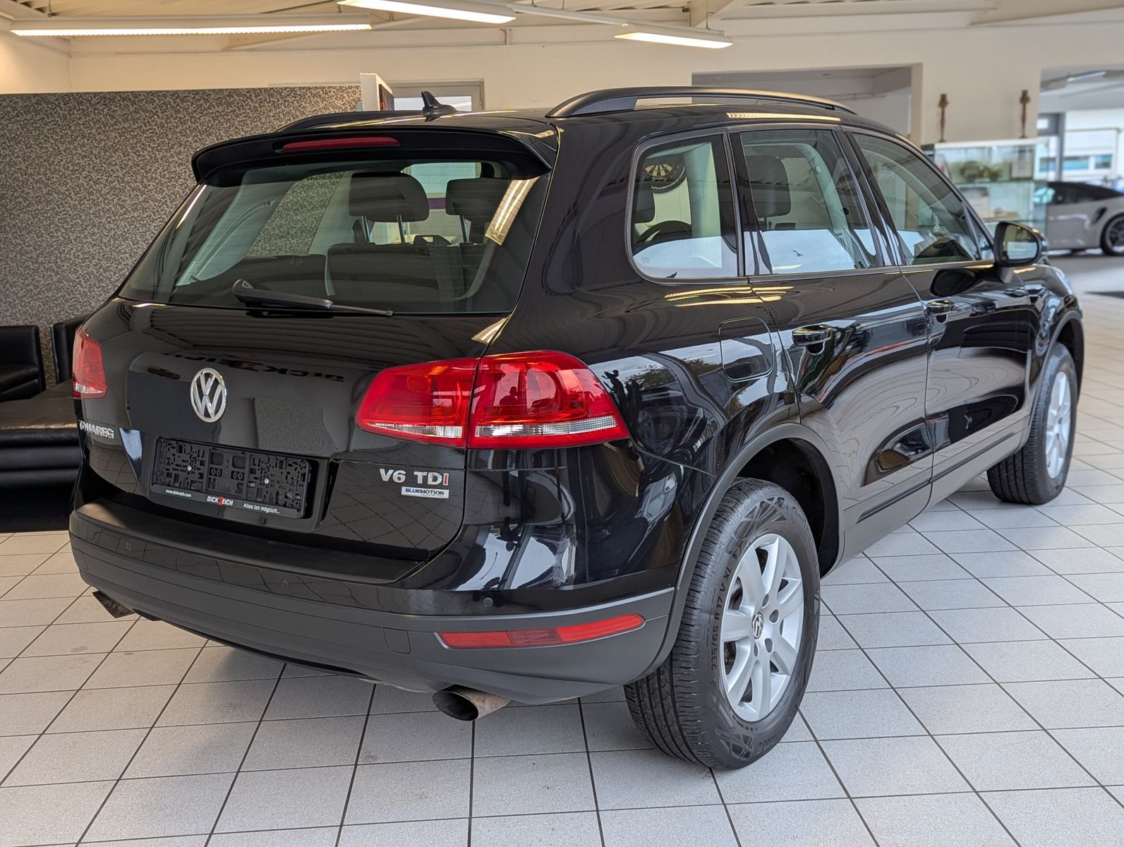 VW Touareg V6 TDI Terrain 4M StHz. Luft Pano AHK - Image 8