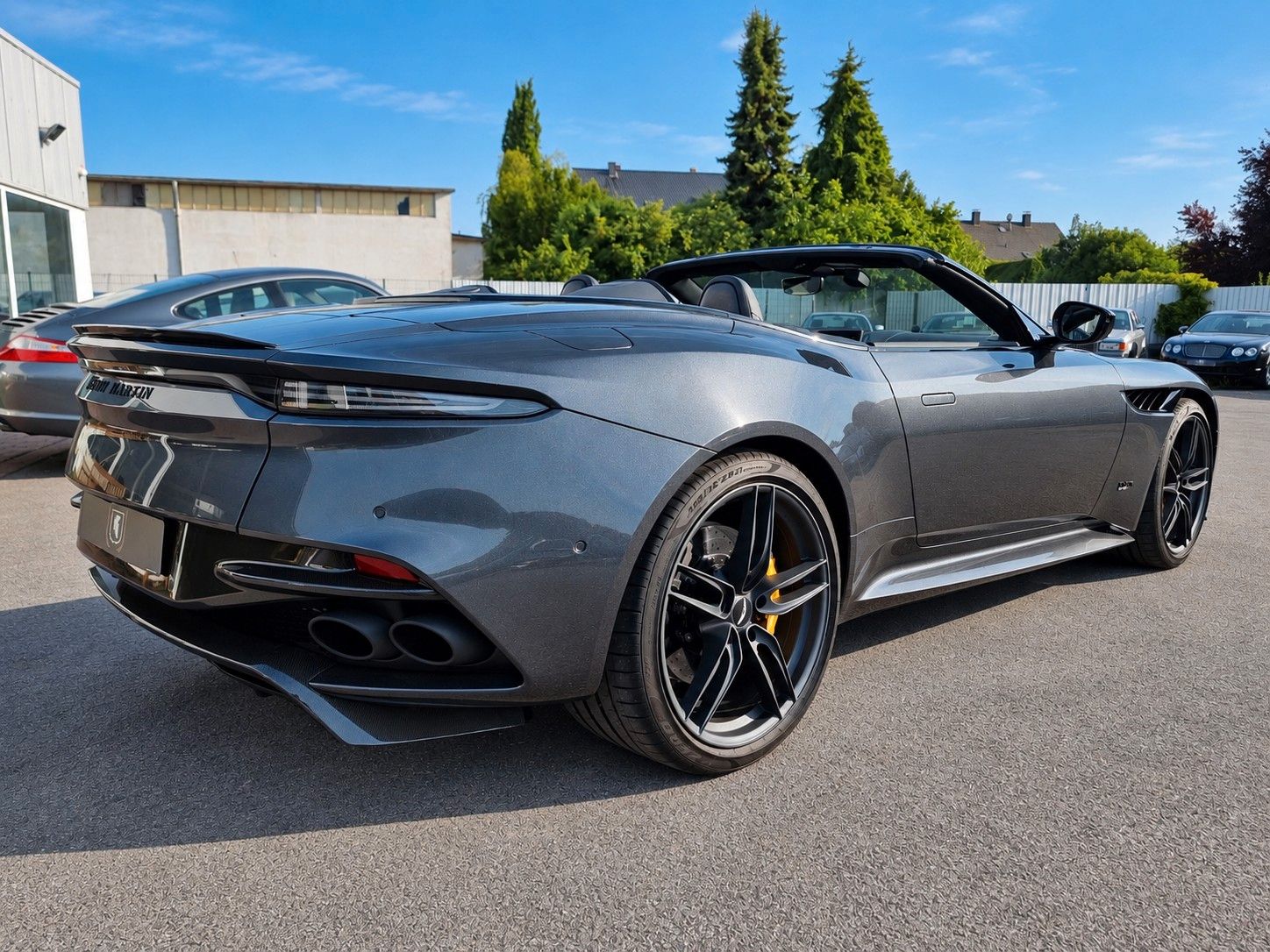 Fahrzeugabbildung Aston Martin DBS 5.2 V12 Volante/Werksgarantie 09/27/1A