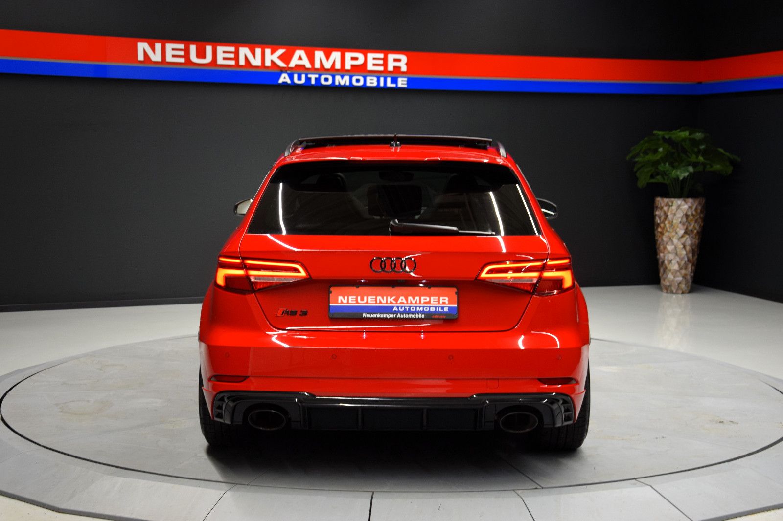 Fahrzeugabbildung Audi RS3 Sportback 2.5 TFSI quattro Pano Schale B&O