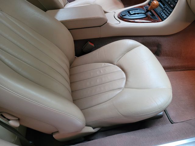 Fahrzeugabbildung Jaguar XK8/Deutsch/Scheckheft/Beste Farbgebung+Zustand