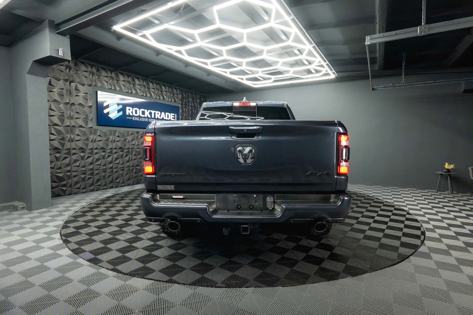 Fahrzeugabbildung Dodge RAM 5.7 V8 HEMI 4x4 OFFROAD Night Limited 19%