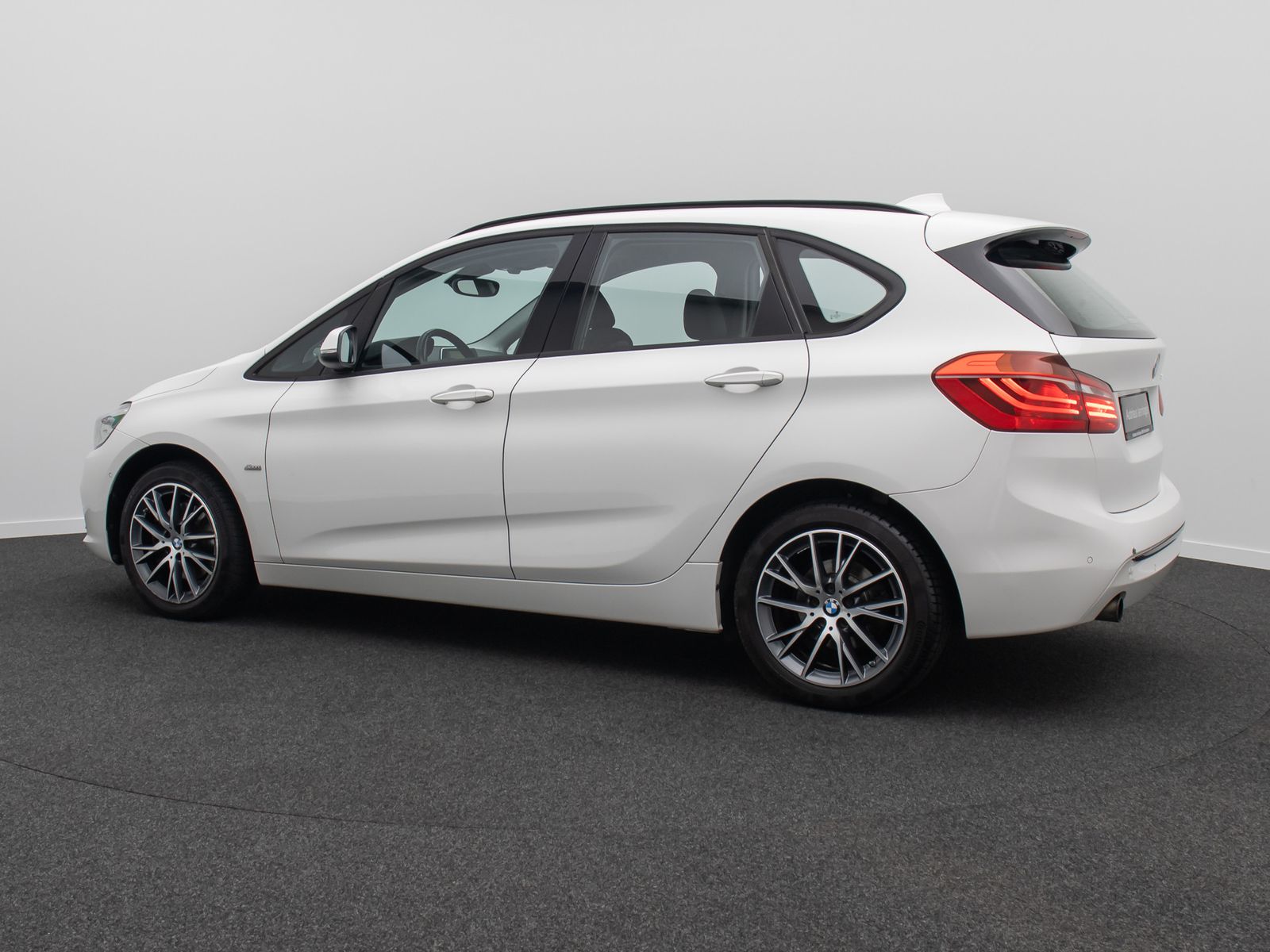 Fahrzeugabbildung BMW 218i Active Tourer Sport Line ParkAssis Navi LED