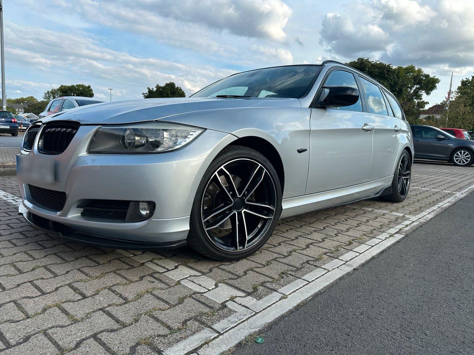 BMW 320 2012 — rear view