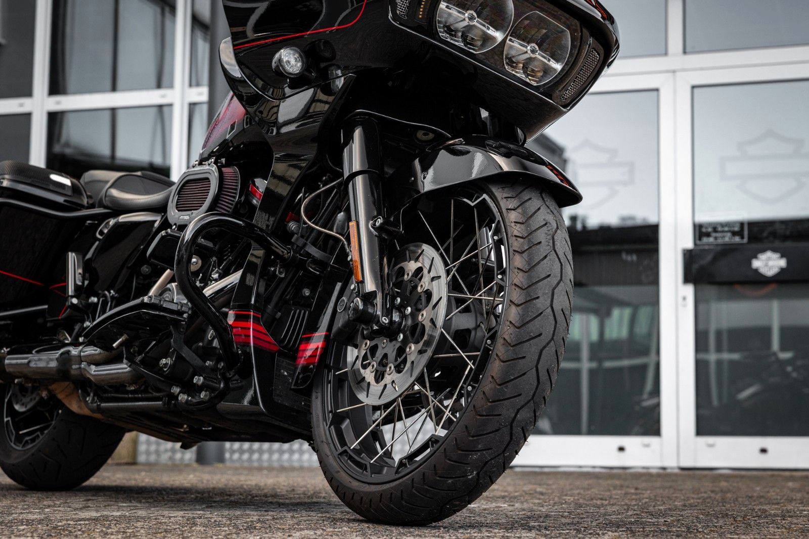 Fahrzeugabbildung Harley-Davidson CVO ROAD GLIDE 117 FLTRXSE - JEKILL&HYDE