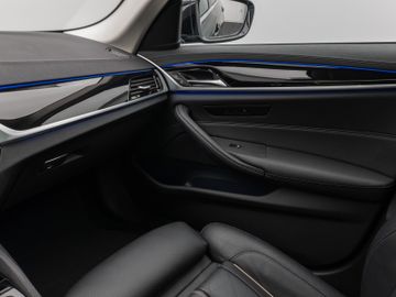 Fahrzeugabbildung BMW 530d xDr Tour AHK  Pano ACC HUD Komfortsitz