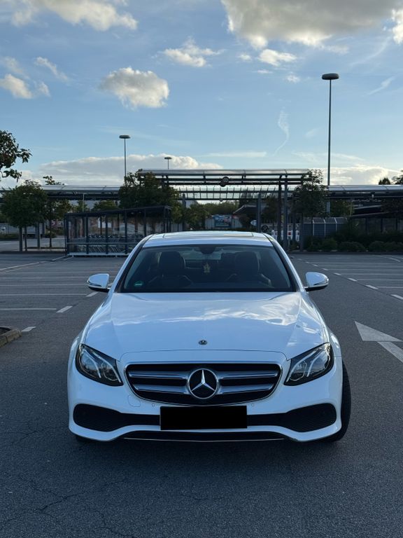Image of Mercedes-Benz E 220