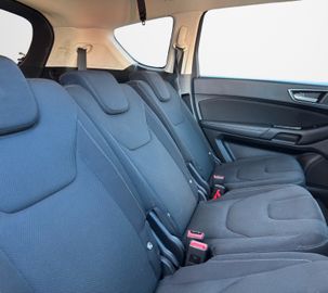 Ford S-Max - 12