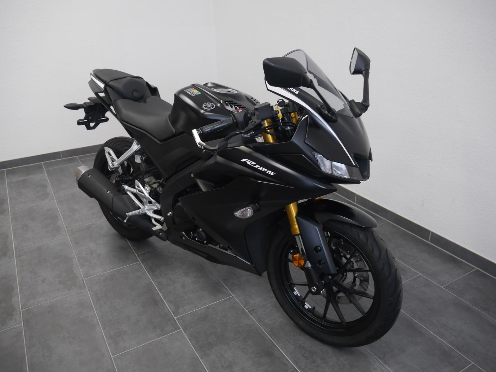 Yamaha YZF R 125 // 5700KM // Matt Schwarz