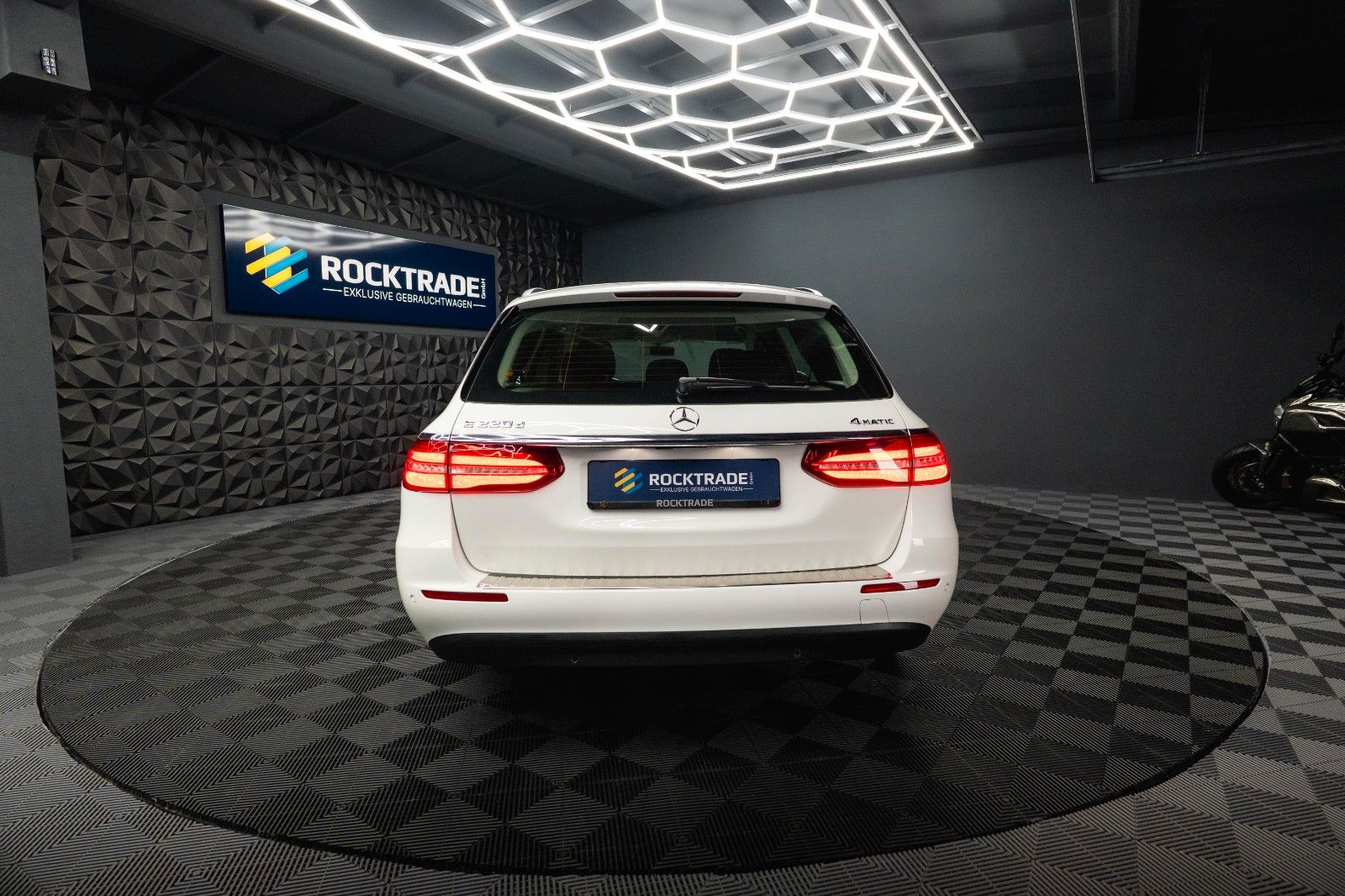 Fahrzeugabbildung Mercedes-Benz E 220d 4Matic Business *LED*Kamera*Scheckheft*
